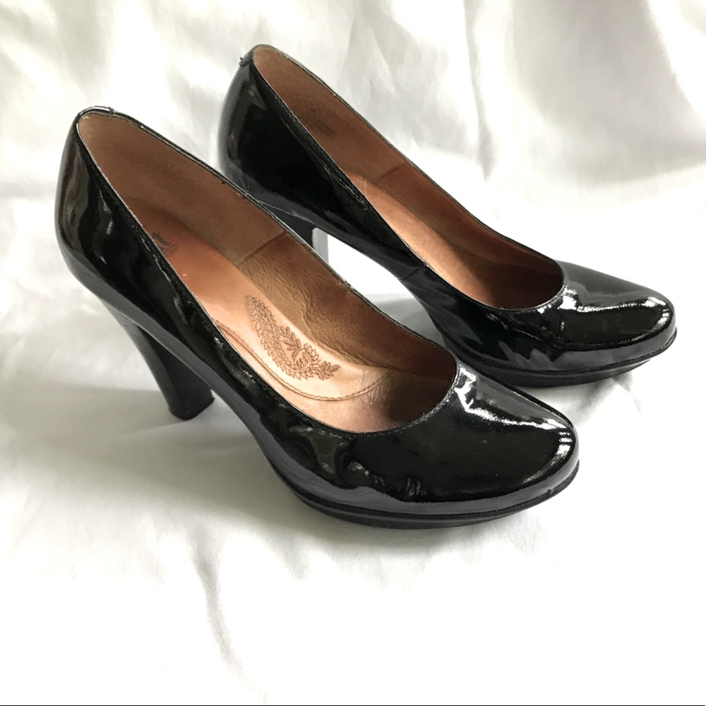 Sofft black patent leather platform pumps 8M
